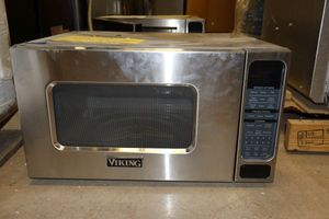 lot 70 image: Viking microwave model VMOS501SS (needs repair)