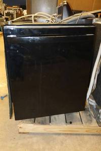 lot 158 image: GE dishwasher, model GST226SGLBB