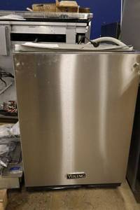 lot 163 image: Viking dishwasher, model VDWU524SS