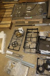 lot 164 image: Kitchen Aid insert grill plus Misc. parts