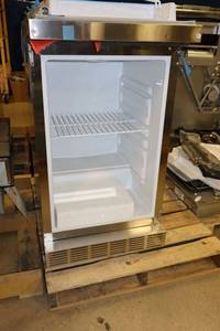 lot 165 image: Coyote outdoor refrigerator, model CBIR-L