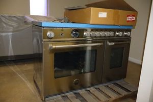 lot 17 image: Bertazzoni oven and grill model MAST486GGASXE with outer door part - 4w x 21d x 29h