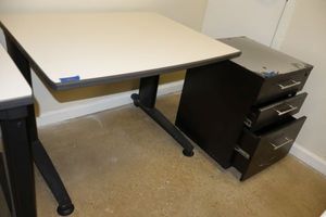 lot 333 image: White top Office desk with rolling file cabinet (18.5x21x25.5)