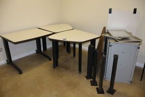 lot 334 image: Multiple office desks as shown