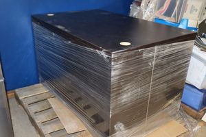 lot 114 image: Office desk - 47.5W x 29.5D x 29H