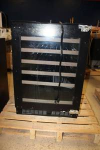 lot 136 image: 24 Marvel wine cooler, model ML24WSF4RP
