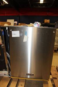 lot 133 image: Viking 24 dishwasher, model VDWU524SS