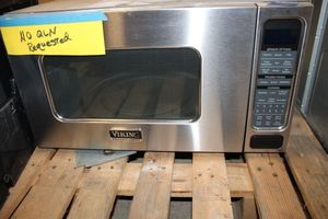 lot 125 image: Viking microwave