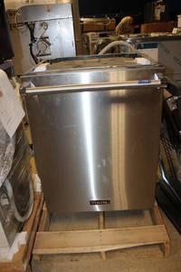 lot 140 image: Viking dishwasher, model VDWU524SS