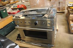 lot 267 image: Viking 36 gas range, model VGR5366BSSLP02