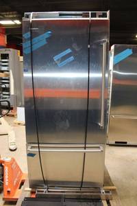 lot 244 image: Viking 36 bottom mount refrigerator freezer, model VCBB5363ELSS