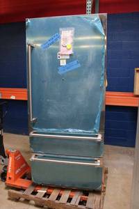 lot 247 image: Viking 36 bottom freezer refrigerator, model VBI7360WRSS