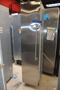 lot 261 image: Fisher & Paykel 18 freezer,  model RS1884FLJ1