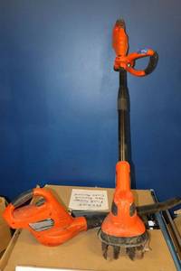 lot 372 image: Yard tools cultivator and leaf blower