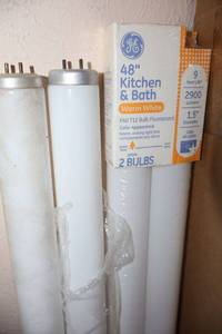 lot 13 image: 48 fluorescent light bulbs