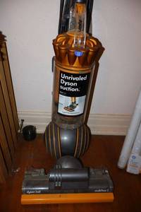 lot 8 image: Dyson ball vacuum