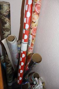 lot 19 image: Wrapping paper