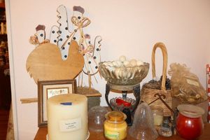 lot 20 image: Home dcor chickens, hollow eggs and candles