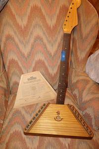 lot 17 image: Vintage The Music Maker Nepenenoyka wooden instrument as shown (needs repair)