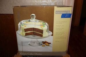 lot 25 image: Glass cake dome (looks unused still in box)
