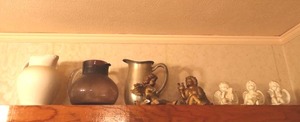 lot 26 image: Pitchers and angel figurines as shown