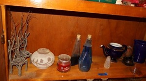 lot 32 image: Home dcor with blue and gold trim dishes