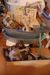 lot 80 image: Galvanized metal trays, bird houses and craft supplies