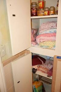 lot 104 image: Candles, Pajama sets, bath mats and more
