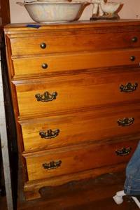 lot 91 image: 4 drawer dresser