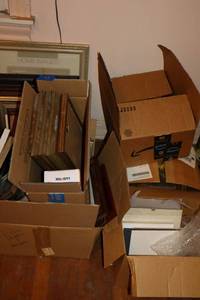 lot 93 image: Assortment of picture frames