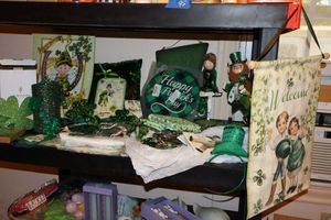 lot 96 image: St. Patricks Day decorations