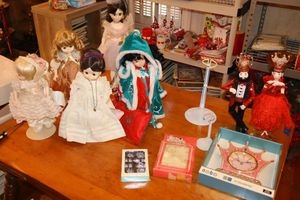 lot 108 image: Christmas and vintage dolls