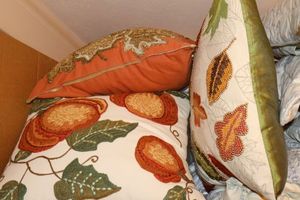 lot 38 image: Fall decorative pillows