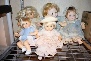 lot 41 image: Doll collection - Madame Alexander