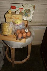 lot 125 image: Peter Rabbit book set, Spring dcor, Mini tea set, stool seat