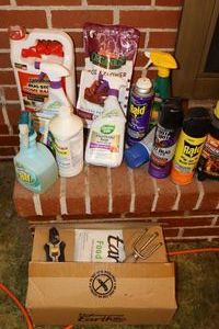lot 147 image: Bug killers and gardening supplies