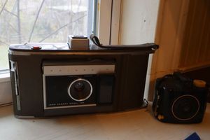 lot 152 image: Vintage cameras