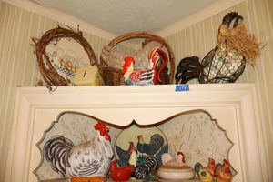 lot 154 image: Rooster decorations