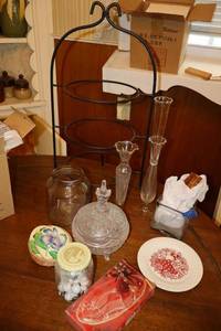 lot 159 image: Home dcor with plate stand