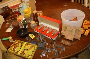 lot 160 image: S&P shakers, cookie cutters, retro style can opener and more