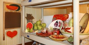 lot 169 image: Fall leaf plates and serving bowls, decorative fruit and candles