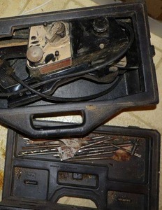 lot 172 image: Craftsman tools belt sander and drill bits