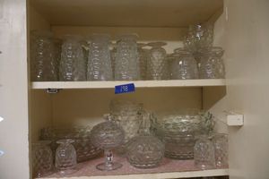 lot 198 image: Clear glass Cubist style set