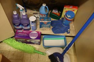 lot 205 image: Cleaning supplies with Swiffer floor cleaner refills