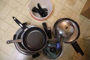 lot 200 image: Pots and pans as shown