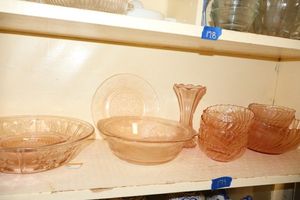 lot 179 image: Pink glassware bowls