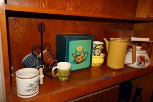 lot 185 image: Teapots and mugs - vintage and newer