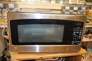 lot 192 image: GE microwave, model JES2051SN4SS