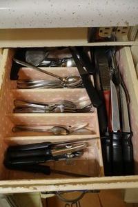 lot 202 image: Misc. kitchen utensils, knives and dish cloths