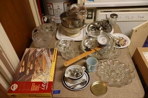 lot 213 image: Kitchen clear serving bowls and platters, stacking cooling racks, measuring cups and more